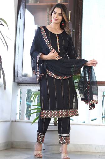 Women's Rayon Solid Ethnic Designer A-Line Mirror Work Kurti With Pant & Nazmin Dupatta Set
