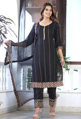 Women's Rayon Solid Ethnic Designer A-Line Mirror Work Kurti With Pant & Nazmin Dupatta Set 4