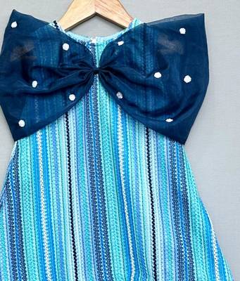 Knitted striped dress with big organza bow 2