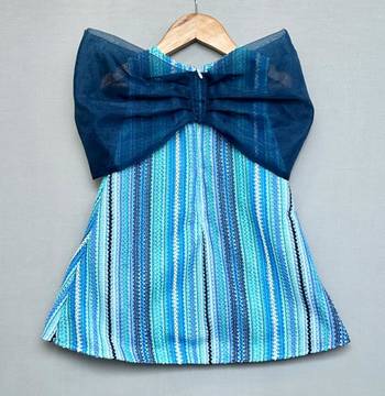 Knitted striped dress with big organza bow 3