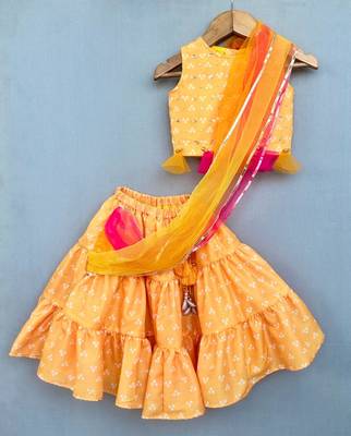 Yellow bandhni lehenga set with attached dupatta 1