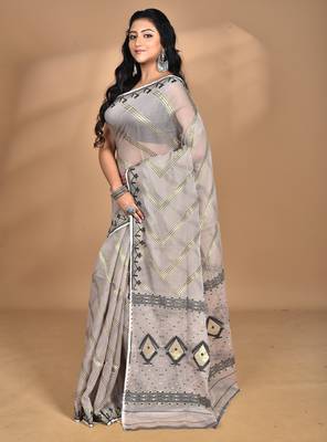beige Cotton Dhakai Jamdani Handloom Saree With Blouse 3