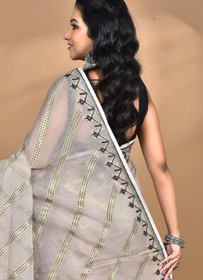 beige Cotton Dhakai Jamdani Handloom Saree With Blouse 4