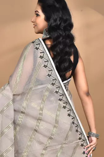 beige Cotton Dhakai Jamdani Handloom Saree With Blouse