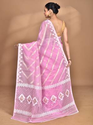 Pink Cotton Dhakai Jamdani Handloom Saree With Blouse 3
