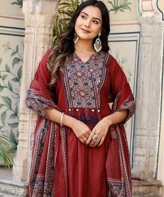 Cotton cambric a-line printed kurti pant dupatta set 4