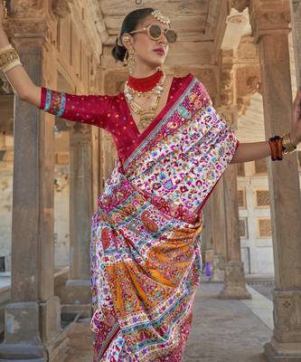 Off- white silk blend printed saree with unstitched blouse 2