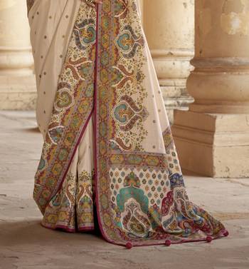 Off-white silk blend printed saree with unstitched blouse 3