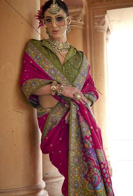 Magenta silk blend printed saree with unstitched blouse 2
