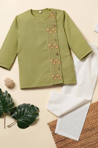 Boys green floral embroidered side cut cotton kurta pyjama set