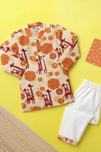 Boys cream giraffe printed cotton kurta pyjama set