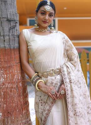 Cream Color Soft Silk Blend Floral Thread Work Saree 1