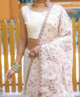 Cream Color Soft Silk Blend Floral Thread Work Saree 2