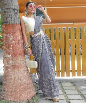 Grey Color Soft Silk Blend Floral Thread Work Saree 3