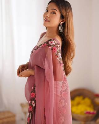designer heavy embroidery border tissue pink saree 4