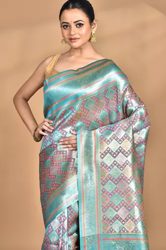 pink kanjiviram silk blend saree with blouse piece