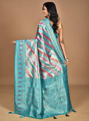 maroon ethnic motifs silk blend saree with blouse piece 4