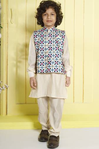 Green floral printed muslin cotton woven kurta pajama waistcoat sets