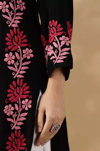Women’s Black & Pink Chikankari Embroidered Kurta For Elegant Ethnic Wear