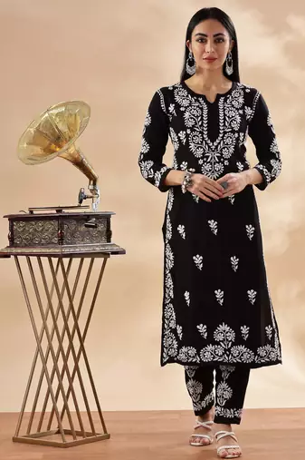 Women floral embroidered chikankari straight kurta