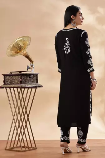 Women floral embroidered chikankari straight kurta