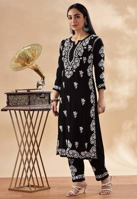 Women floral embroidered chikankari straight kurta 4