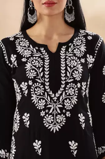 Women floral embroidered chikankari straight kurta