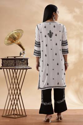 Women floral embroidered chikankari straight kurta 2