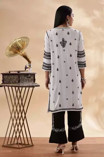 Women floral embroidered chikankari straight kurta