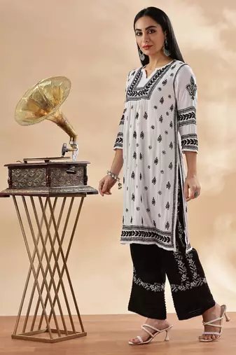 Women floral embroidered chikankari straight kurta