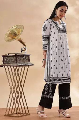 Women floral embroidered chikankari straight kurta