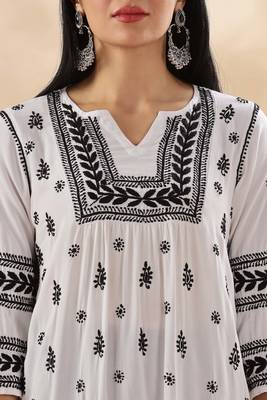 Women floral embroidered chikankari straight kurta 5