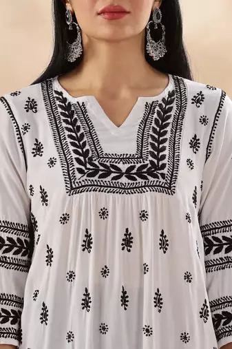Women floral embroidered chikankari straight kurta