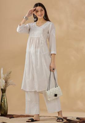 Women   s White Cotton Chikankari Embroidered Kurta Set with Pants 1