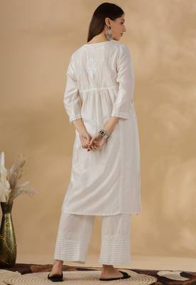 Women   s White Cotton Chikankari Embroidered Kurta Set with Pants 2