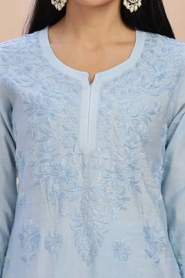 Women floral embroidered pure cotton straight chikankari kurta 5
