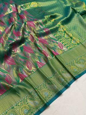 Green  Kanchipuram silk blend Saree  4