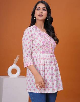 White & pink butta flared printed kurta 4