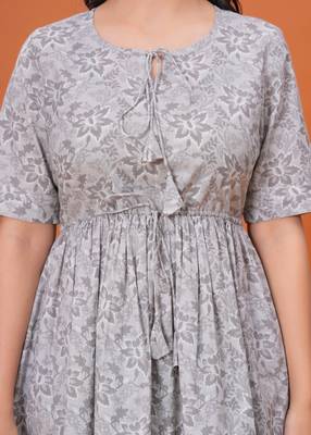 Gery floral printed flared pamplum top 2