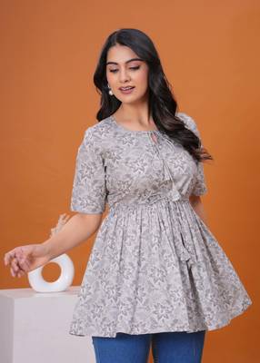 Gery floral printed flared pamplum top 4