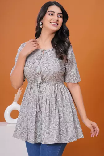 Gery floral printed flared pamplum top