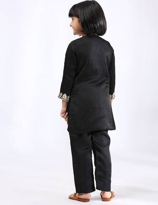 Black embroidered satin kurta set 2