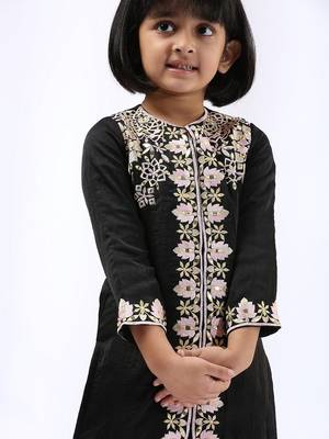 Black embroidered satin kurta set 3