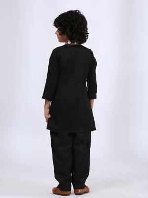 Black embroidered satin kurta pyjama 4