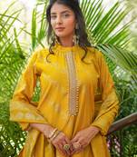 Women yellow silk blend floral printed straight kurta trousers with dupatta