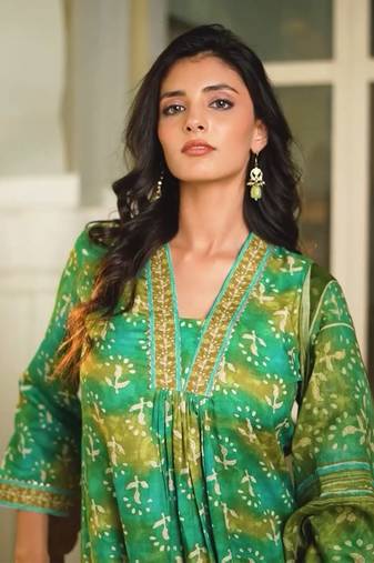 Women green rayon blend ethnic motifs printed straight kurta palazzos with dupatta