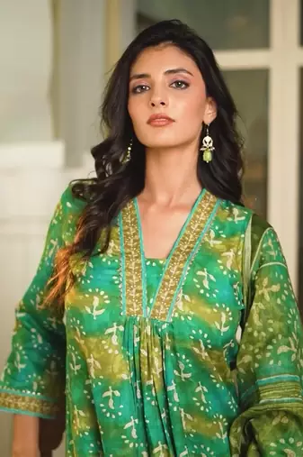 Women green rayon blend ethnic motifs printed straight kurta palazzos with dupatta