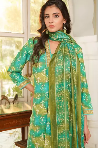 Women green rayon blend ethnic motifs printed straight kurta palazzos with dupatta