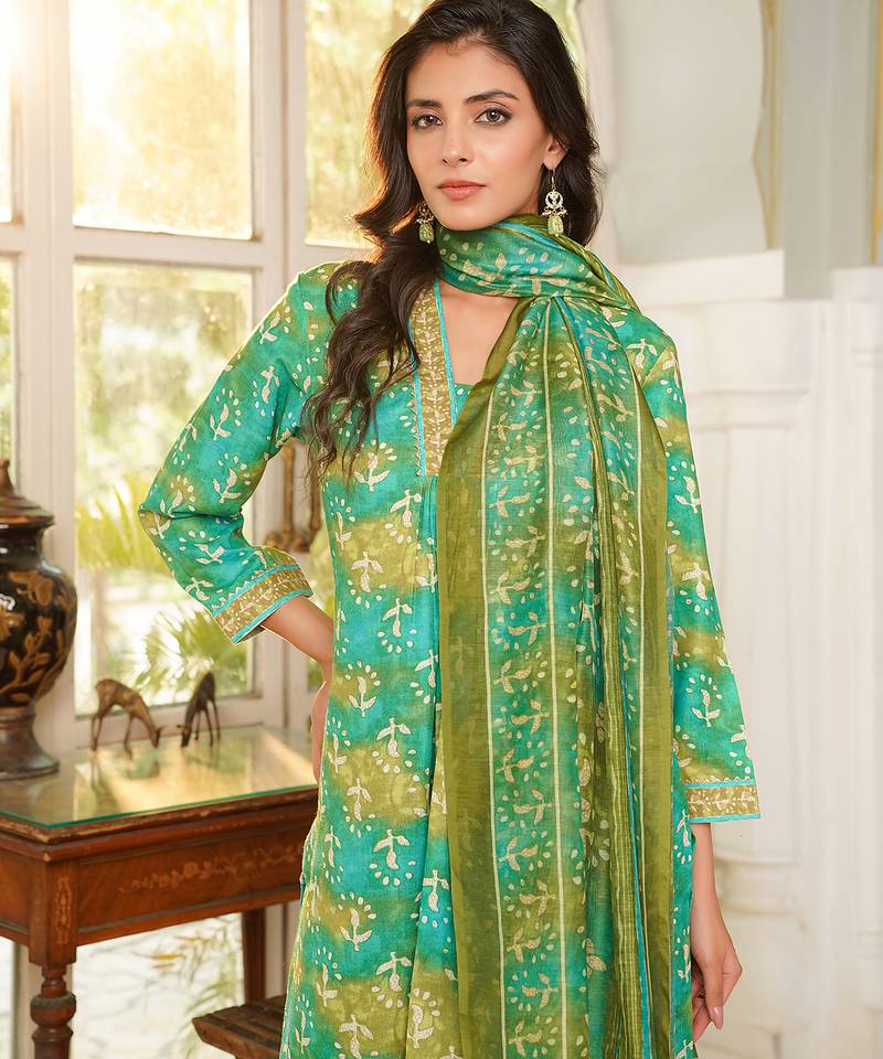 Women green rayon blend ethnic motifs printed straight kurta palazzos with dupatta