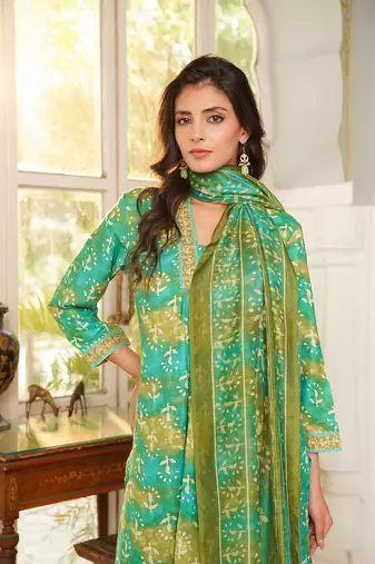 Women green rayon blend ethnic motifs printed straight kurta palazzos with dupatta